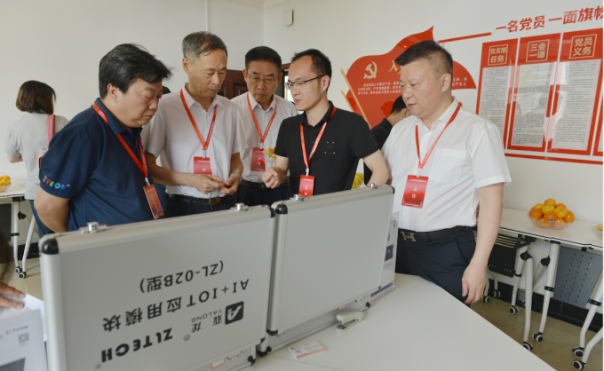 “智能制造職業(yè)教育人才培養(yǎng)論壇暨電子信息專業(yè)建設(shè)研討會”圓滿召開！智龍科技作主旨報告：《智能化時代中職電子信息類專業(yè)建設(shè)探討》